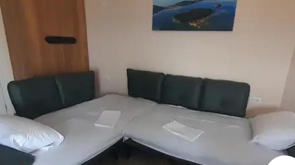 Queen Apartmets Vlore Room photo